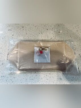 NWT Tarte Cosmetics Cream Corduroy Cosmetic Bag with Juicy Lips Donut Charm Key